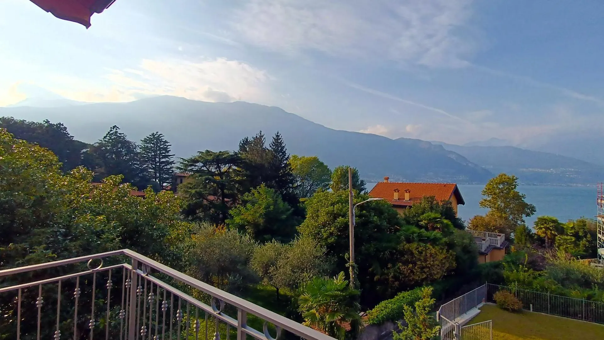 Casa Bianca, Vista Unica Sul Lago Di Como 데르비오 아파트