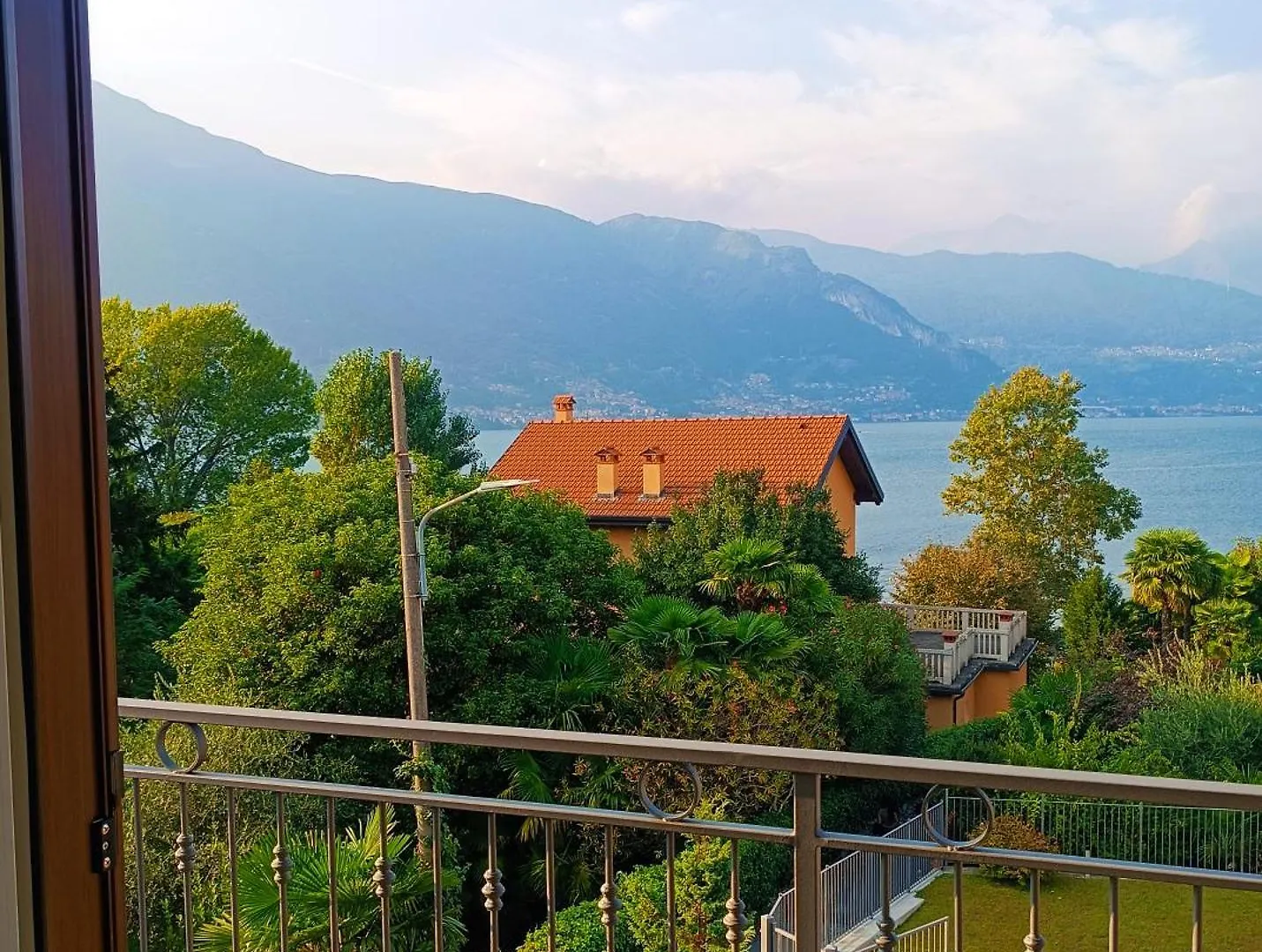 Casa Bianca, Vista Unica Sul Lago Di Como 데르비오 0*,  이탈리아