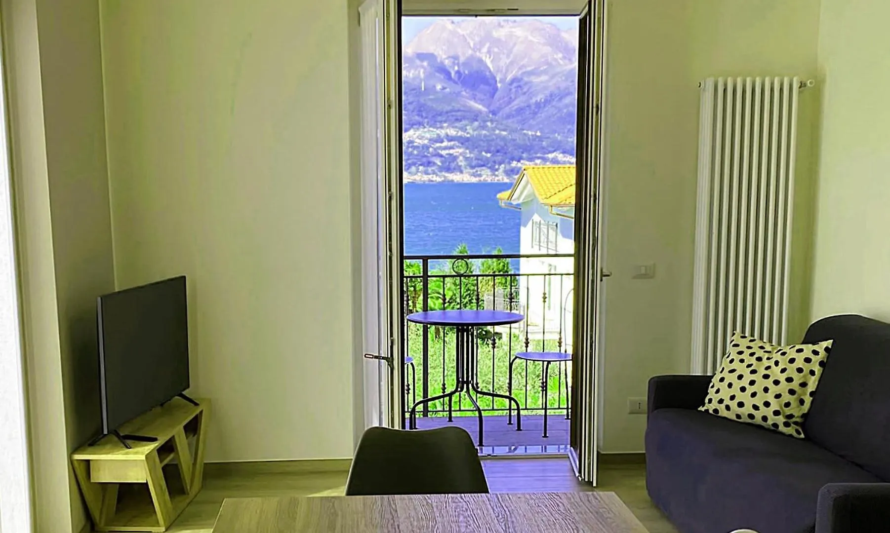 Casa Bianca, Vista Unica Sul Lago Di Como 데르비오 아파트